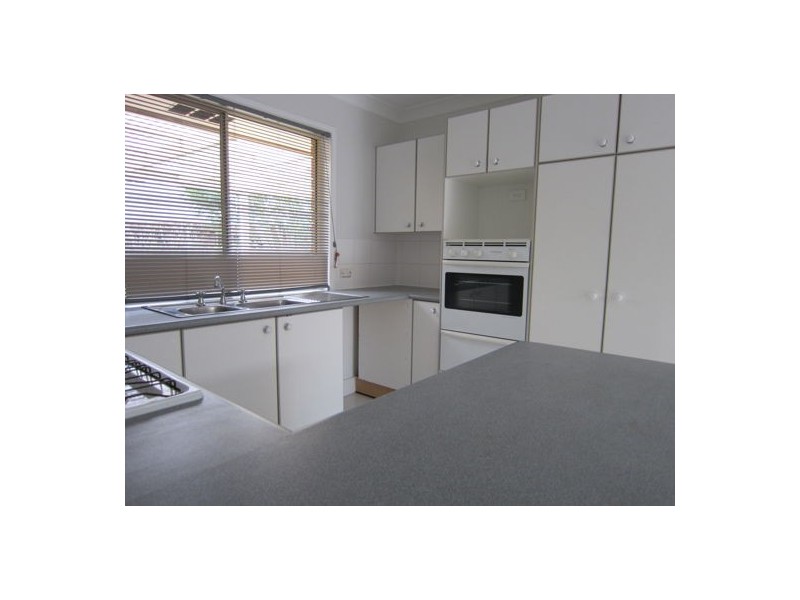 8 Dianthus Place, Flinders View QLD 4305