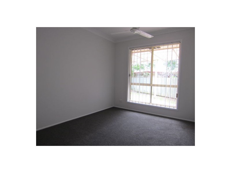 8 Dianthus Place, Flinders View QLD 4305