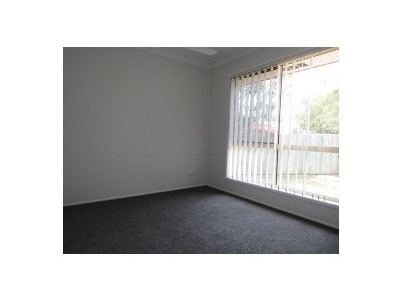 8 Dianthus Place, Flinders View QLD 4305