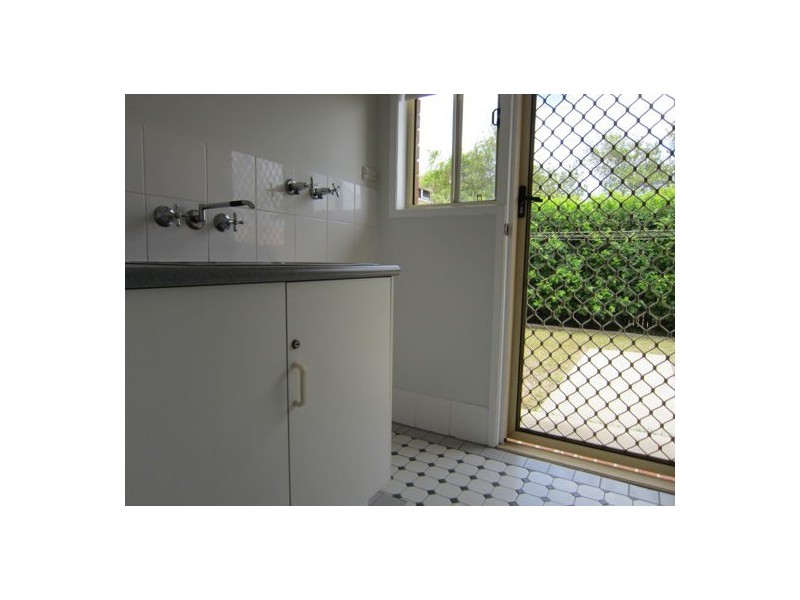 8 Dianthus Place, Flinders View QLD 4305