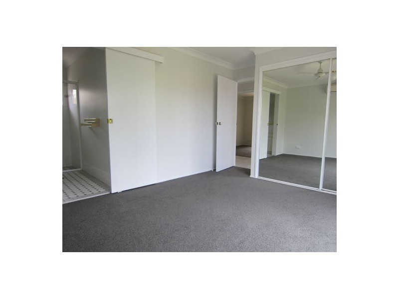 8 Dianthus Place, Flinders View QLD 4305
