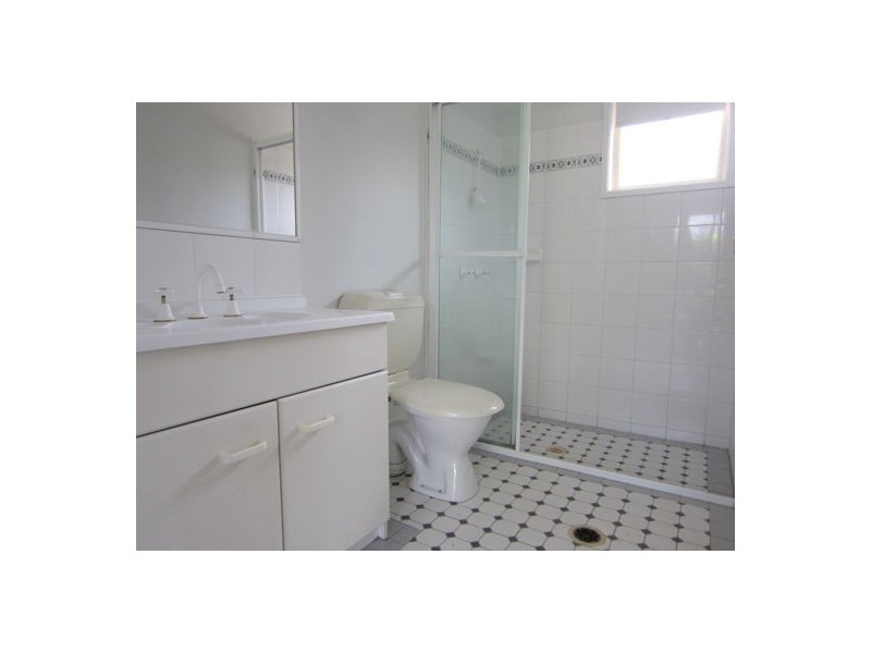 8 Dianthus Place, Flinders View QLD 4305