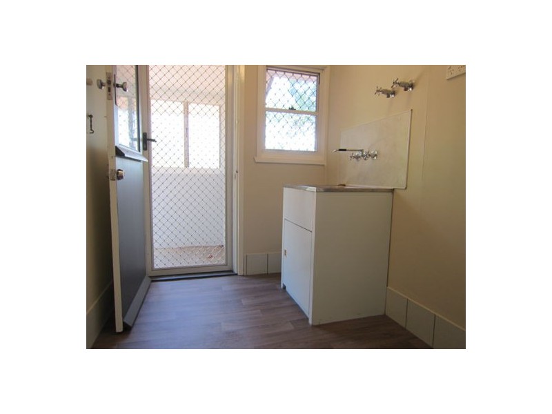 4 Light Street, Leichhardt QLD 4305