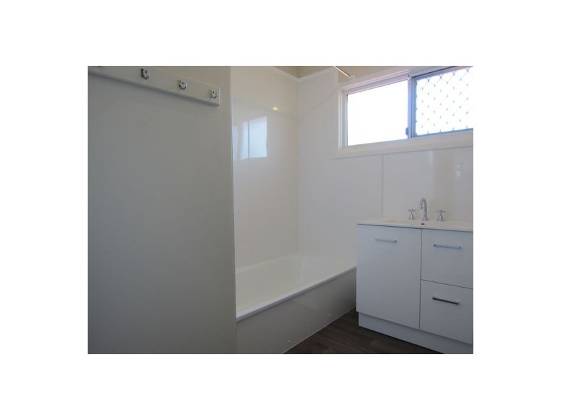 4 Light Street, Leichhardt QLD 4305