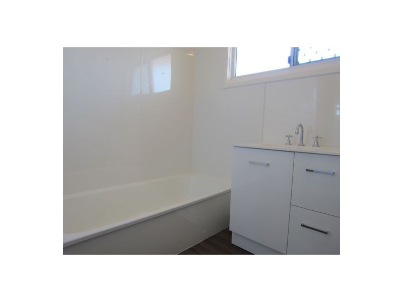 4 Light Street, Leichhardt QLD 4305