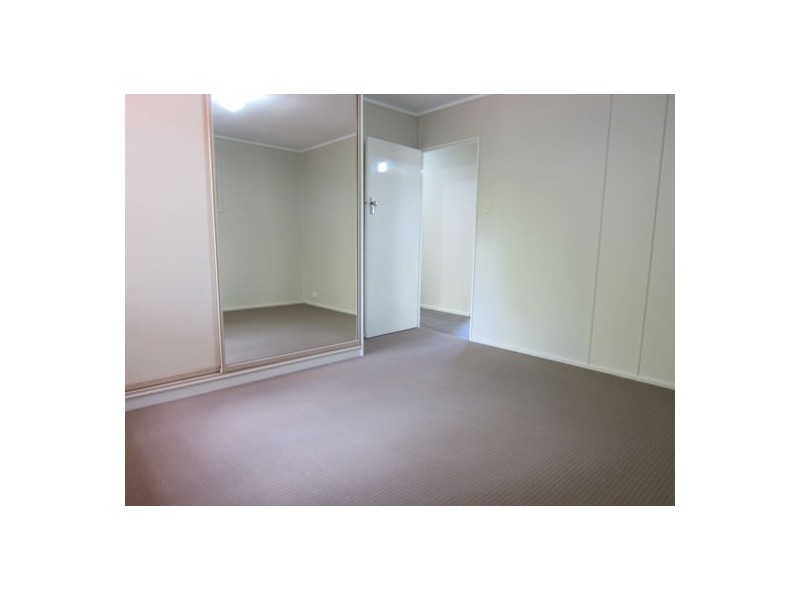 4 Light Street, Leichhardt QLD 4305