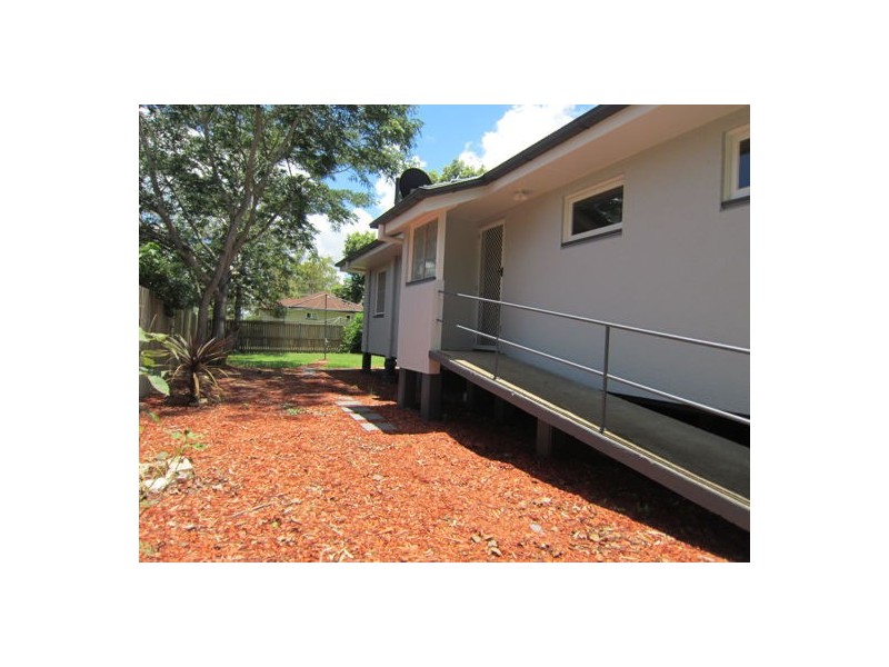 4 Light Street, Leichhardt QLD 4305