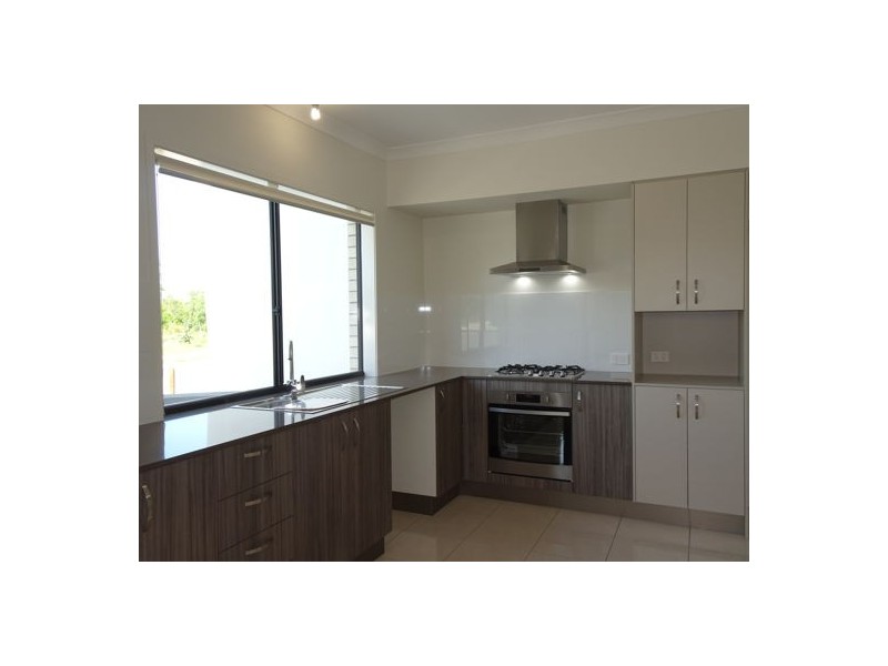 102 Parkview Parade, Ripley QLD 4306