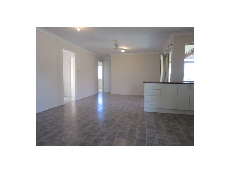 3 Hillcrest Place, Flinders View QLD 4305