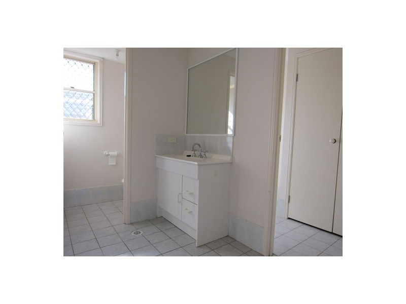 3 Hillcrest Place, Flinders View QLD 4305