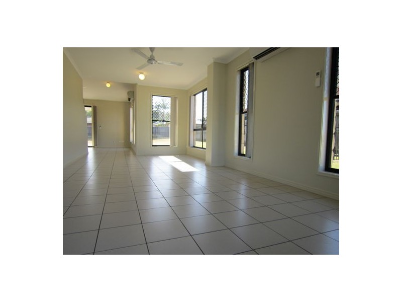 16 Lakeview Drive, Deebing Heights QLD 4306