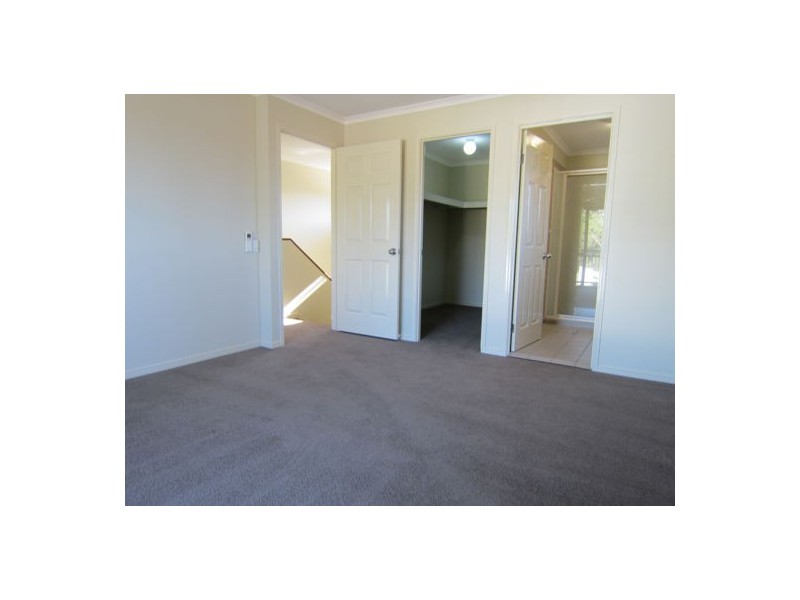 16 Lakeview Drive, Deebing Heights QLD 4306