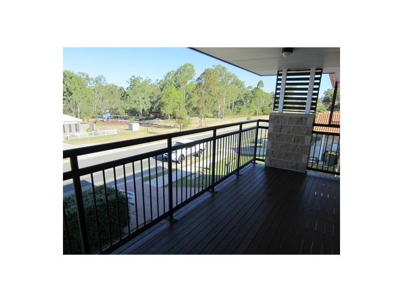16 Lakeview Drive, Deebing Heights QLD 4306