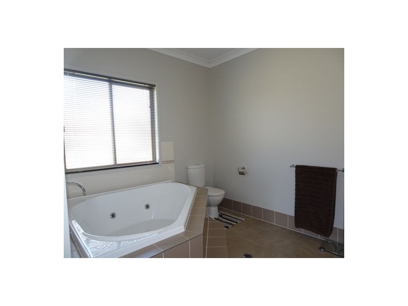 20 Hannant Road, Hatton Vale QLD 4341