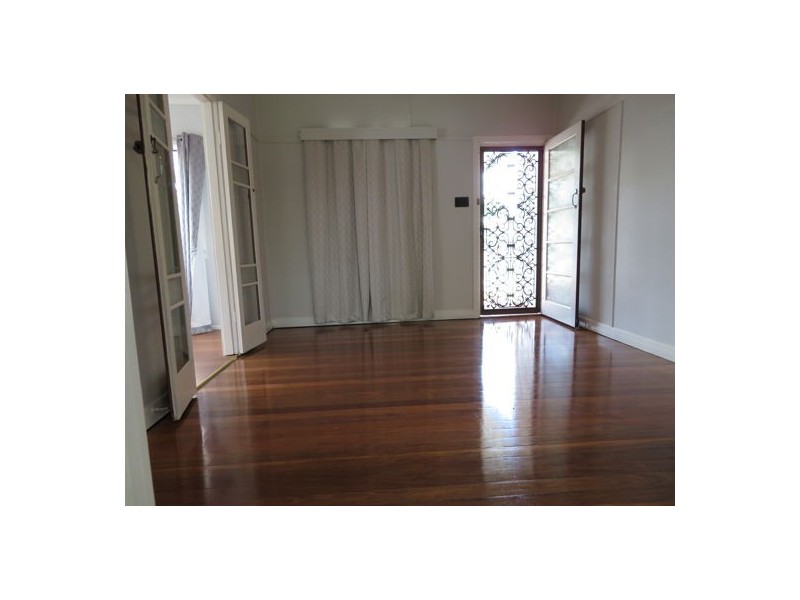 3 Ruskin Street, Eastern Heights QLD 4305
