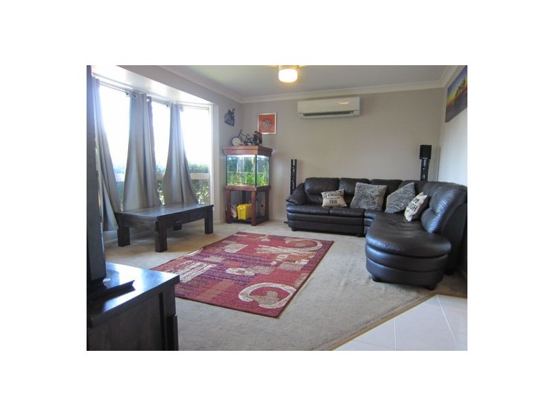 122 Equestrian Drive, Yamanto QLD 4305