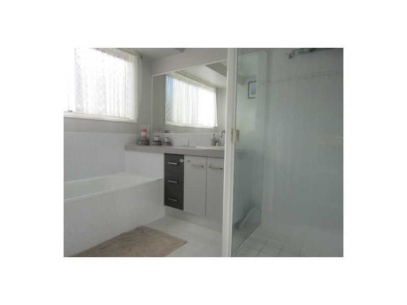 122 Equestrian Drive, Yamanto QLD 4305