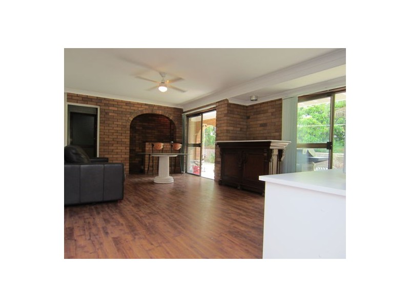 4 Cornwall Street, Eastern Heights QLD 4305