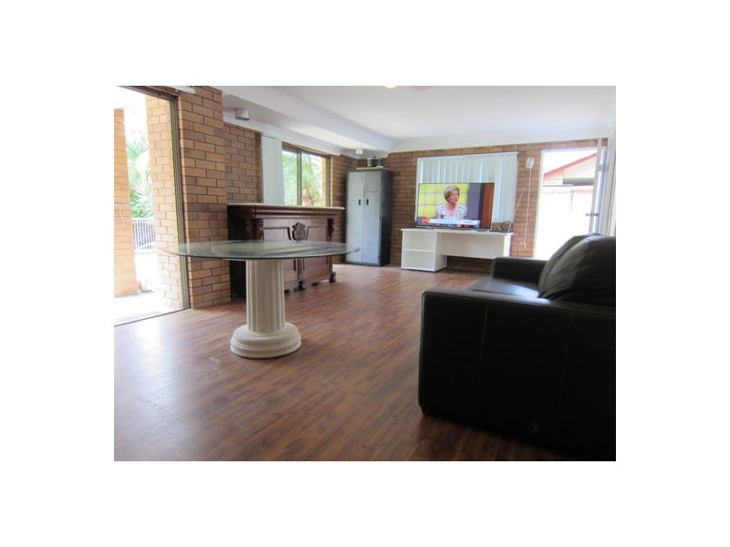 4 Cornwall Street, Eastern Heights QLD 4305
