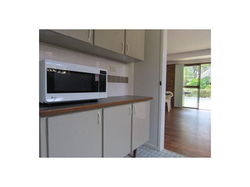 4 Cornwall Street, Eastern Heights QLD 4305