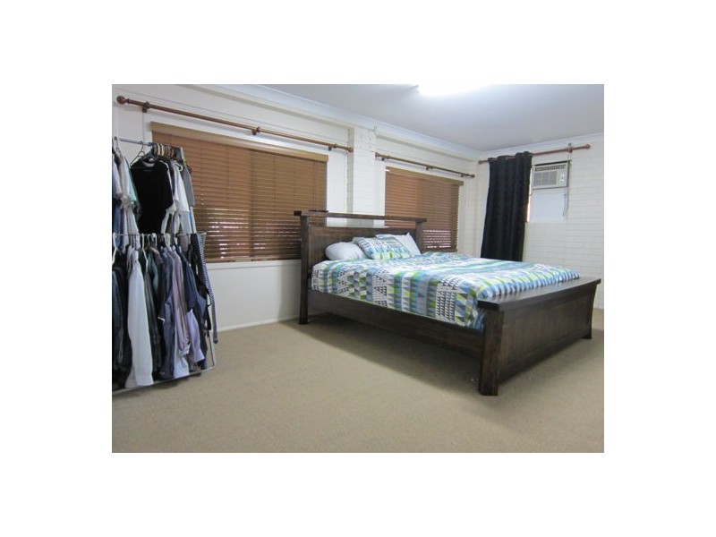 4 Cornwall Street, Eastern Heights QLD 4305