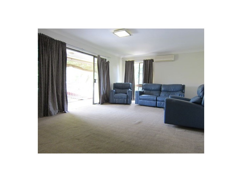 4 Cornwall Street, Eastern Heights QLD 4305