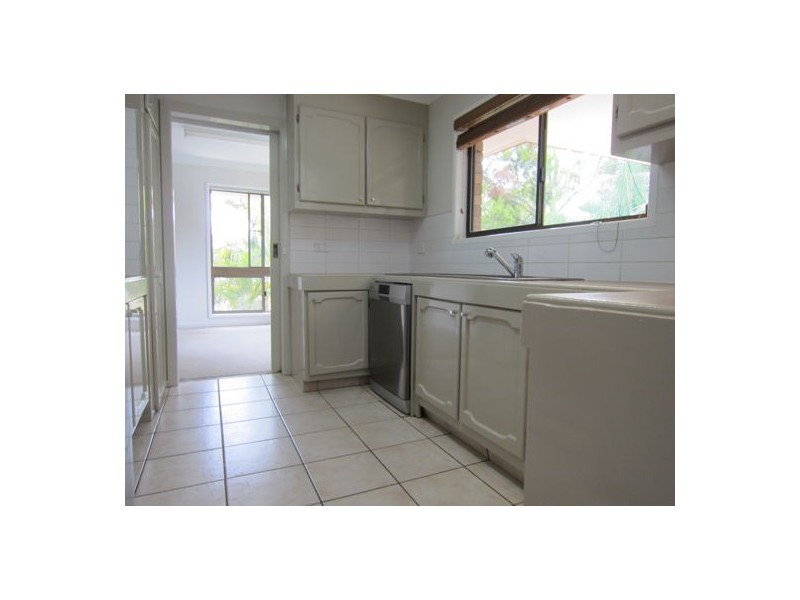 4 Cornwall Street, Eastern Heights QLD 4305