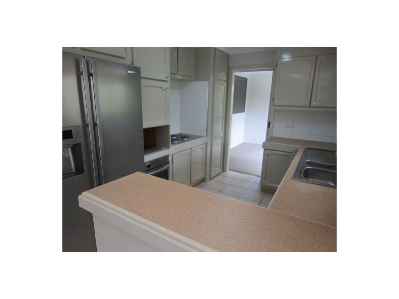 4 Cornwall Street, Eastern Heights QLD 4305