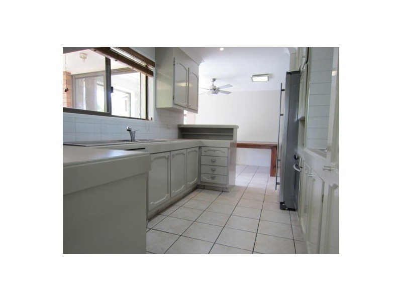 4 Cornwall Street, Eastern Heights QLD 4305