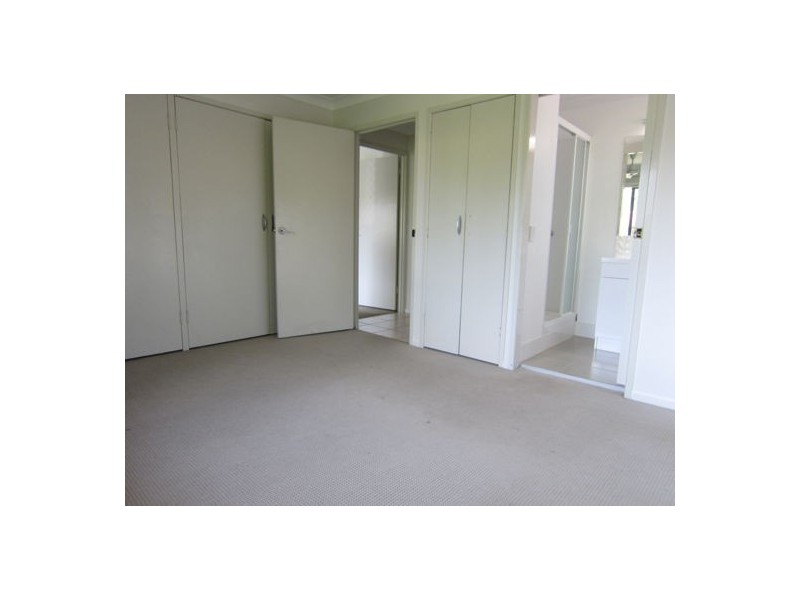 4 Cornwall Street, Eastern Heights QLD 4305