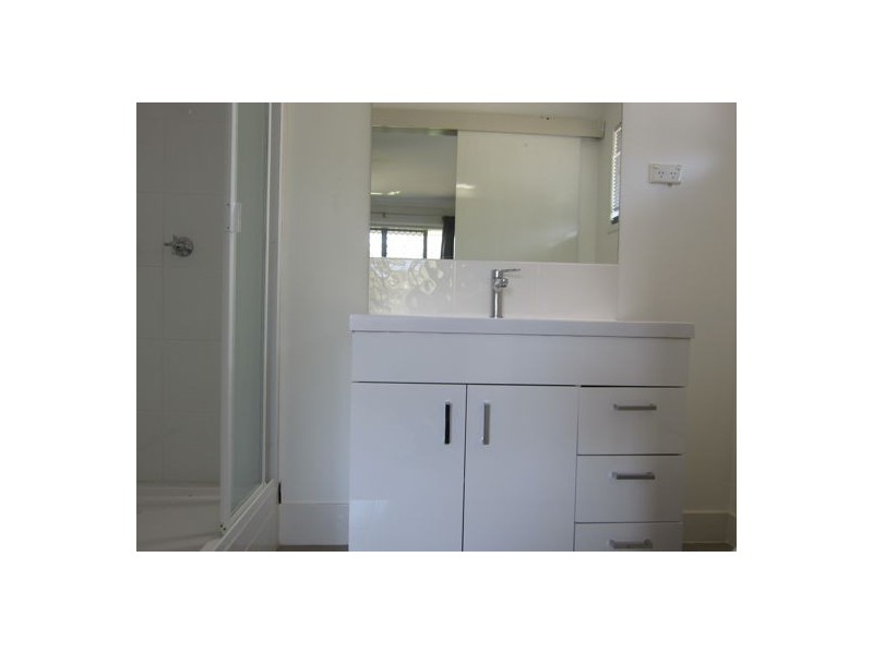 4 Cornwall Street, Eastern Heights QLD 4305