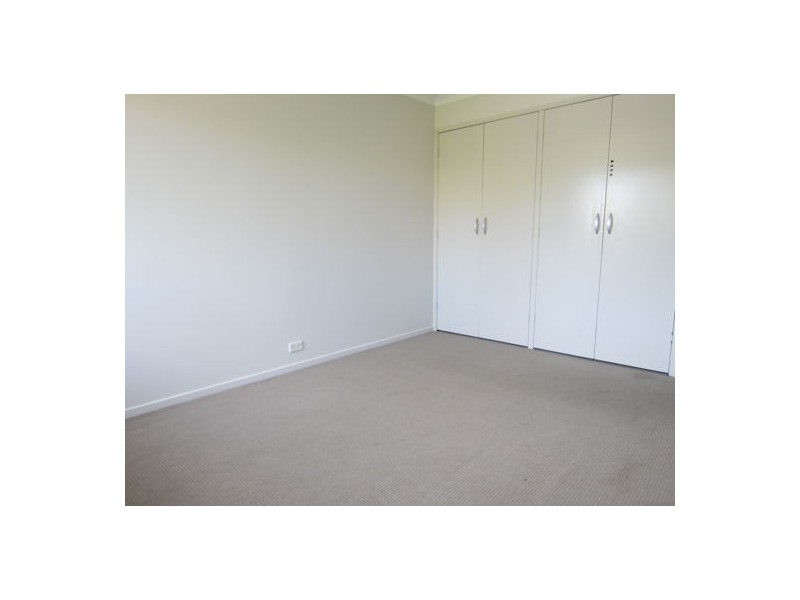 4 Cornwall Street, Eastern Heights QLD 4305