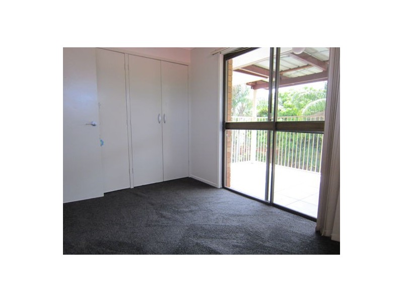 4 Cornwall Street, Eastern Heights QLD 4305