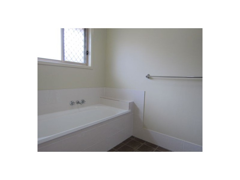 138 Edwards Street, Raceview QLD 4305