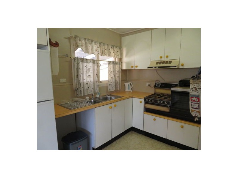 18 Alice Street, Blackstone QLD 4304