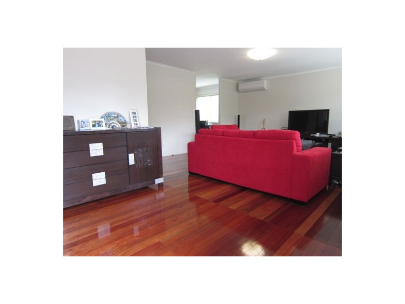 4 Queen Street, Blackstone QLD 4304