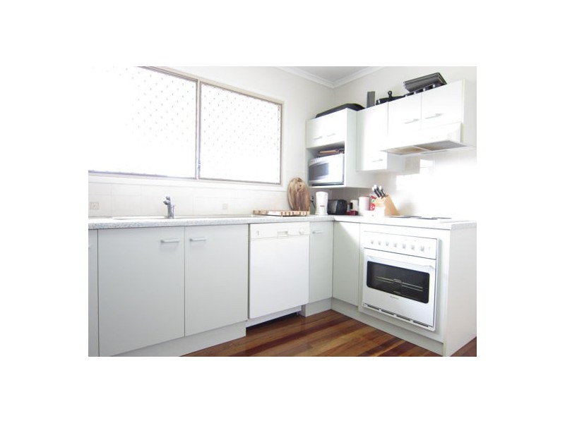 4 Queen Street, Blackstone QLD 4304