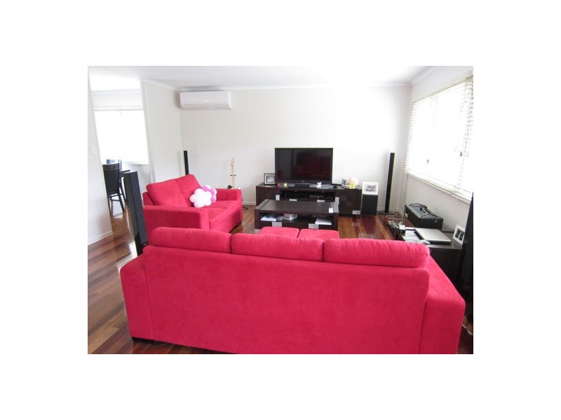 4 Queen Street, Blackstone QLD 4304