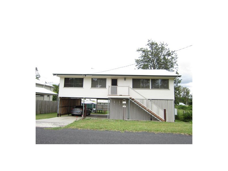 4 Queen Street, Blackstone QLD 4304