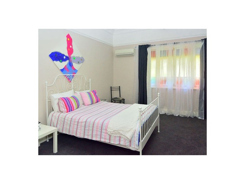 64 Chermside Road, Newtown QLD 4305