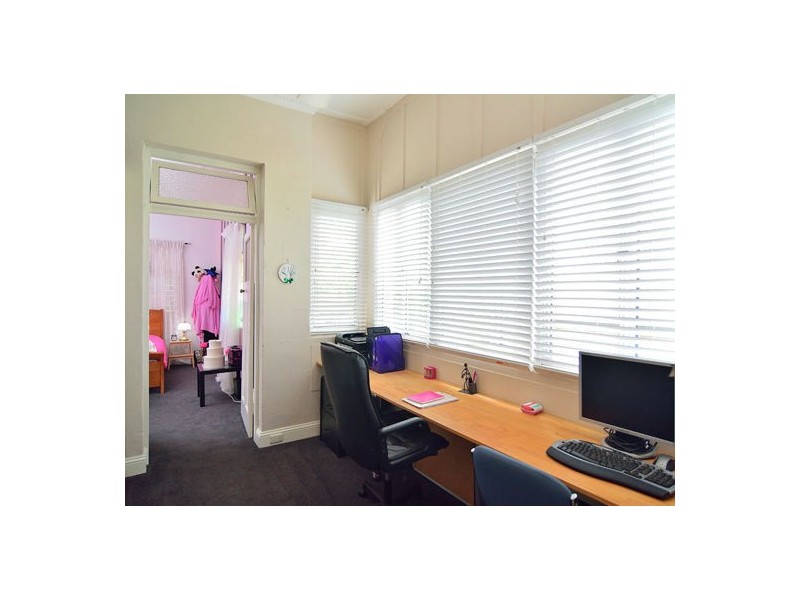 64 Chermside Road, Newtown QLD 4305