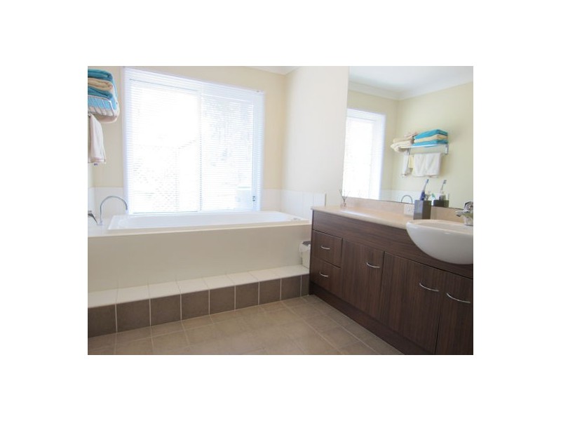 29 Emily Court, Walloon QLD 4306