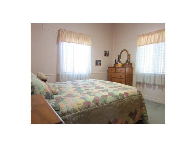 16 Woodford St, One Mile QLD 4305