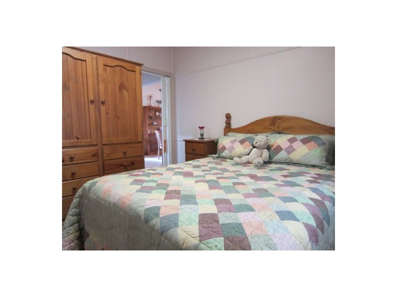 16 Woodford St, One Mile QLD 4305