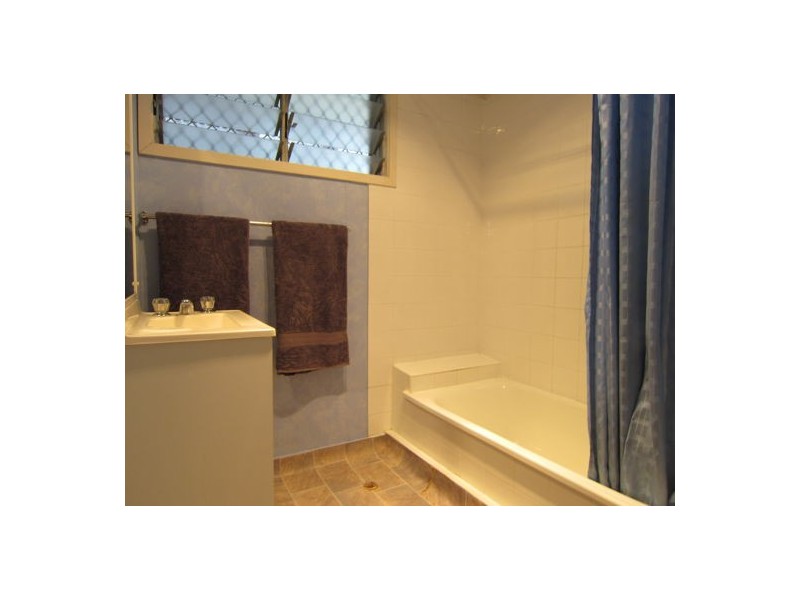 2 Felette Street, Leichhardt QLD 4305