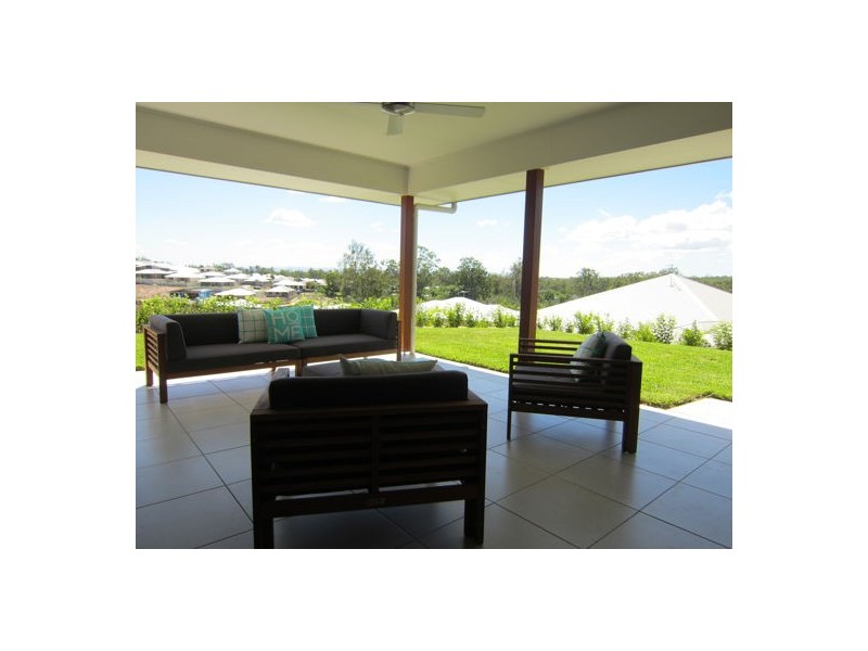 8 Aden Place, Deebing Heights QLD 4306