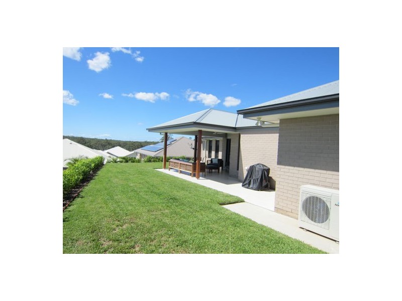 8 Aden Place, Deebing Heights QLD 4306