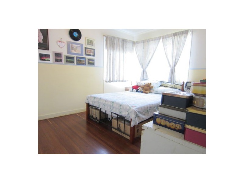 24 Baillieston Street, Leichhardt QLD 4305