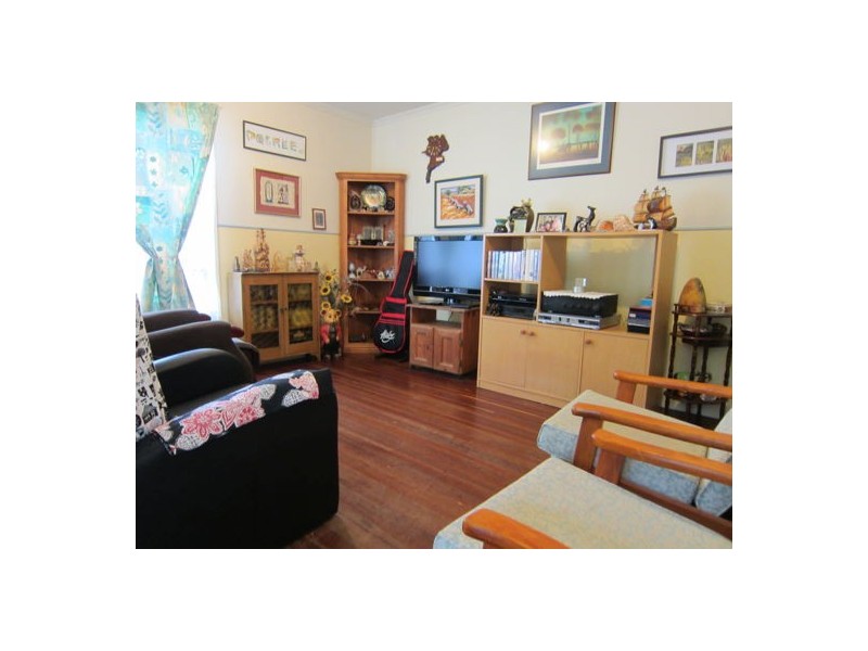 24 Baillieston Street, Leichhardt QLD 4305