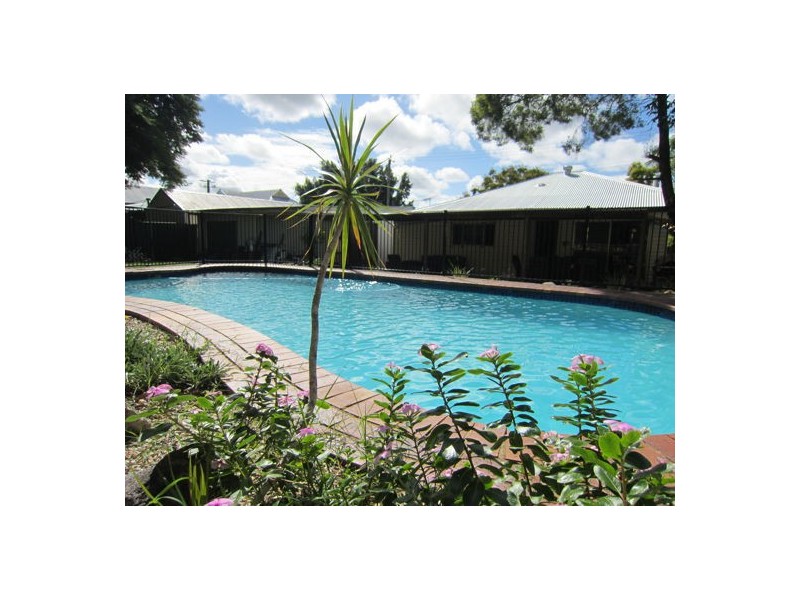 17 Whitehill Rd, Newtown QLD 4305